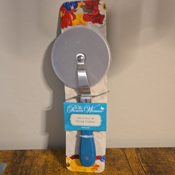 Pioneer Woman Pizza Cutter - Picture 1 of 7